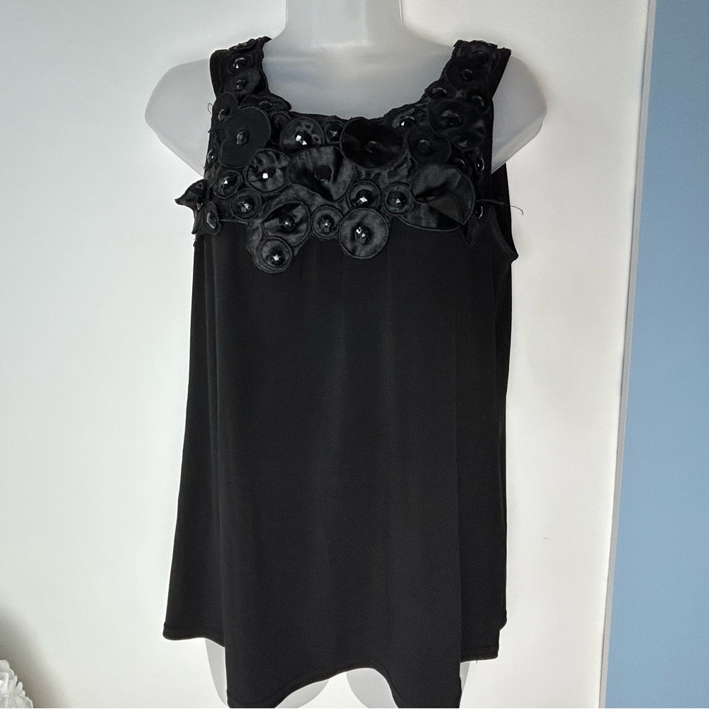 Bentley A. Black Sleeveless 3D Floral Blouse Medium‎